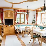 Glöshof 3*